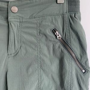 Athleta Trekkie Joggers, green, size 6